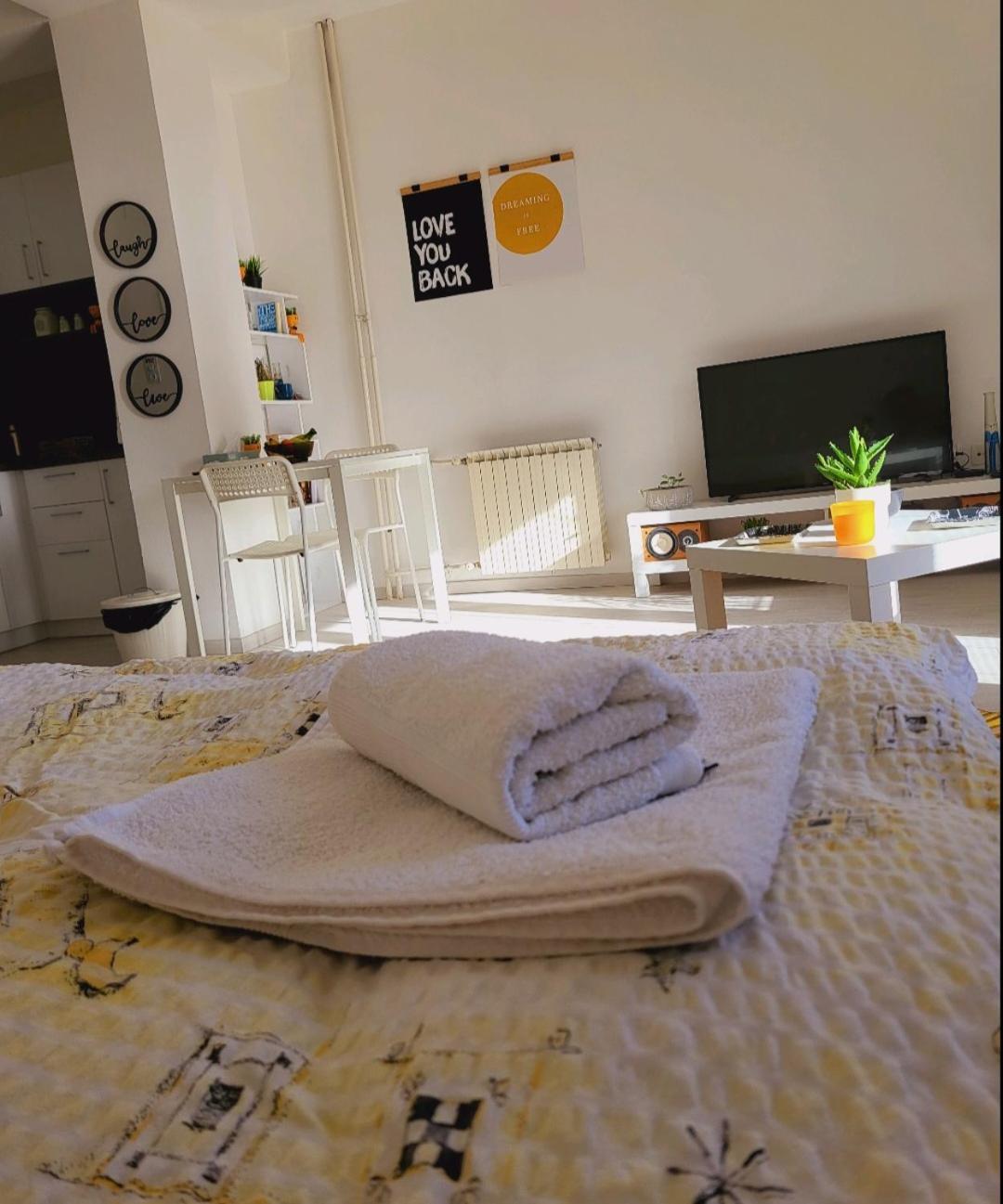 City Center White Apartment! Skopje Extérieur photo