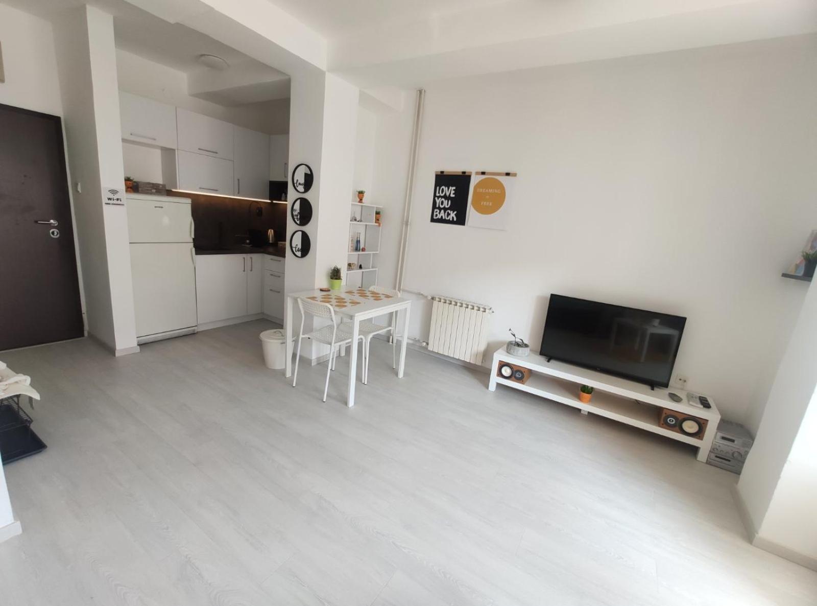 City Center White Apartment! Skopje Extérieur photo